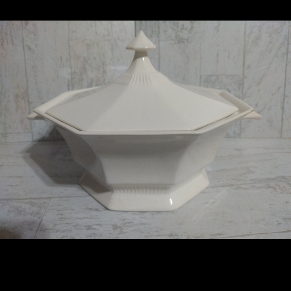 Vintage White Independence Ironstone Soup Tureen Covered Vegetable 1960-1969